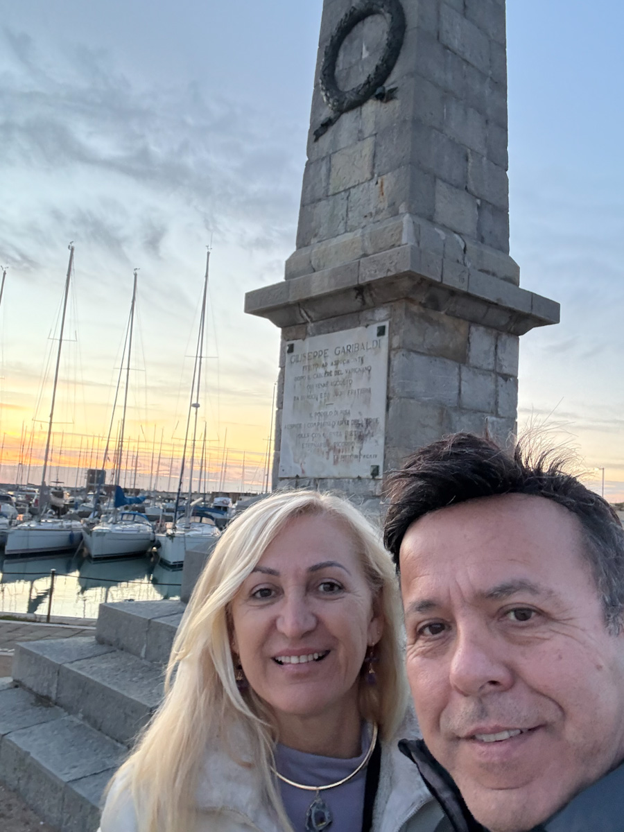 Obelisco em Marina di Pisa